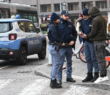 Elicottero e pattuglie in campo. Maxi controlli in zona stazione a Bologna