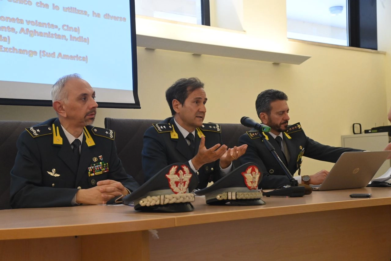 La conferenza stampa della guardia di finanza