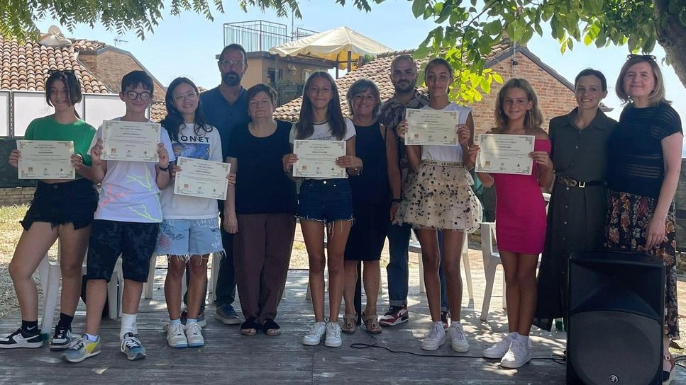 

Borse di studio a Montecosaro: premio all’impegno costante di sei bravi alunni