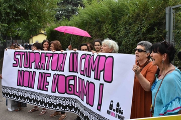 Portanova tesserato con la Reggiana, le femministe protestano all'allenamento