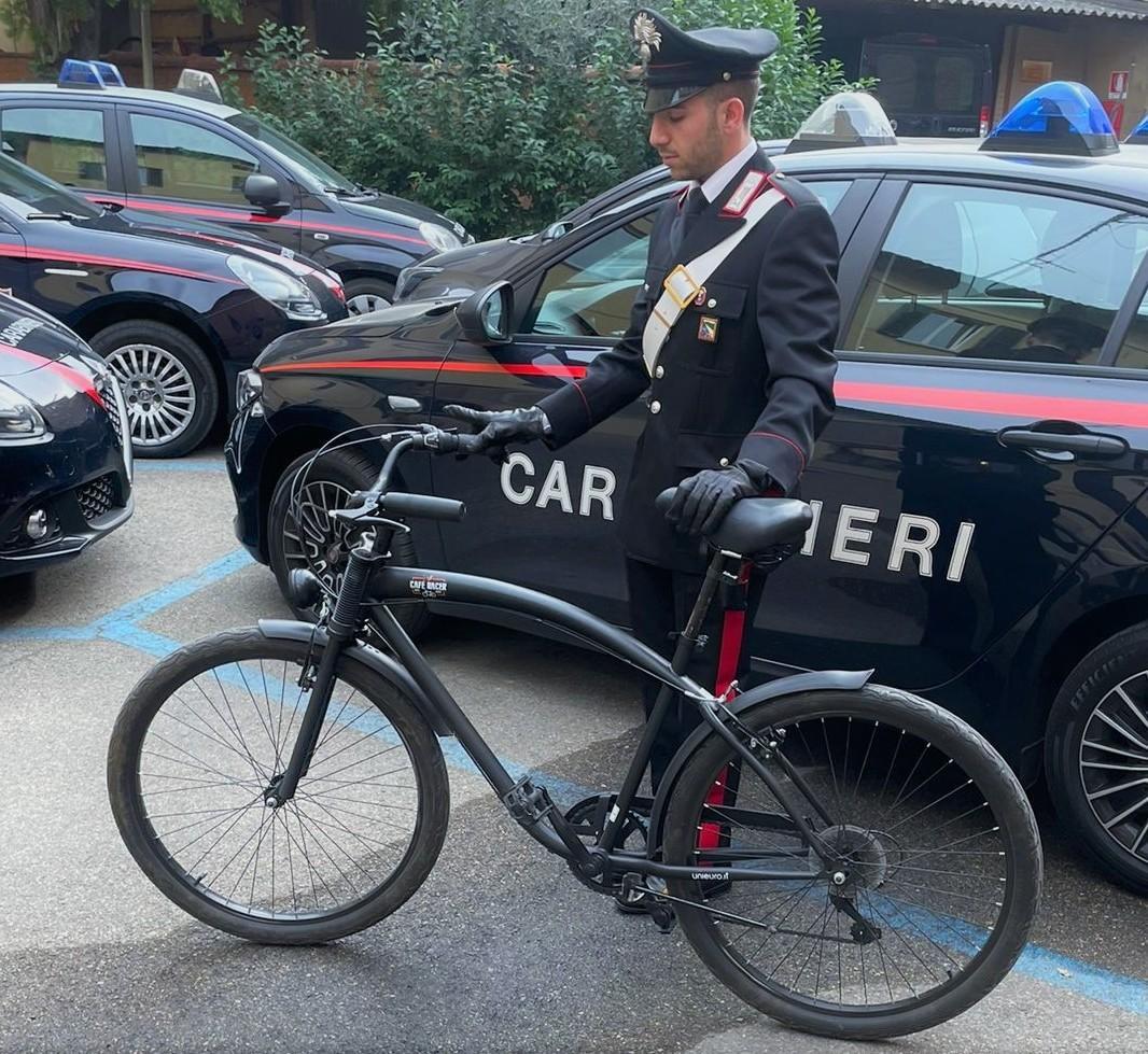 Calci E Pugni Ai Carabinieri. Giovane Finisce In Manette