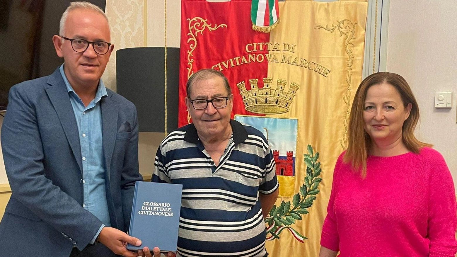 Turista umbro sceglie Civitanova  da 57 anni: l’omaggio in Comune