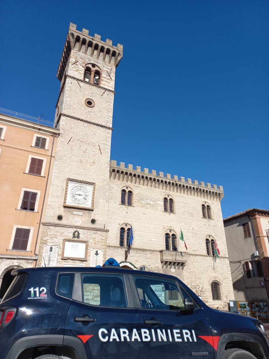 Arcevia, Auto Si Ribalta E Finisce Fuori Strada: Maxisanzione Al ...