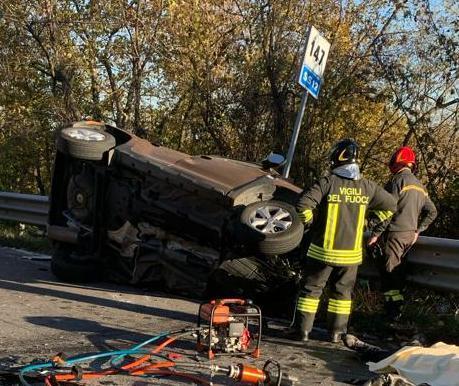 Strage Sulla Nuova Estense. Auto Si Schianta Contro Un Camion. Tre ...