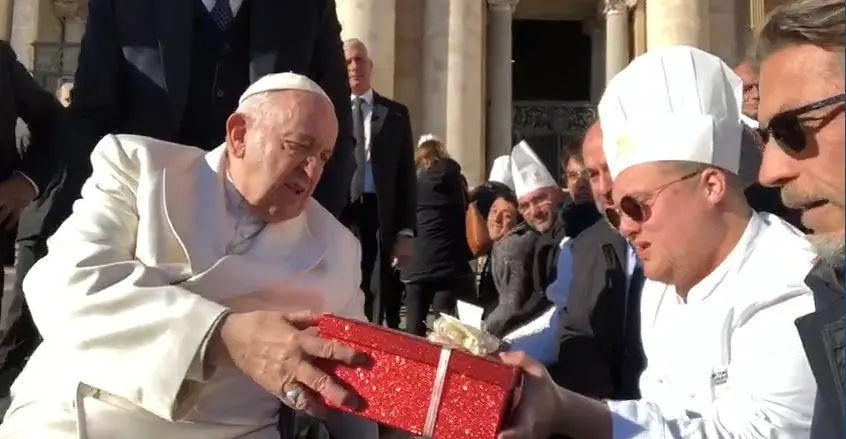 Il Papa a studente dell'alberghiero di Pesaro: "Quando servi un piatto fallo col sorriso"