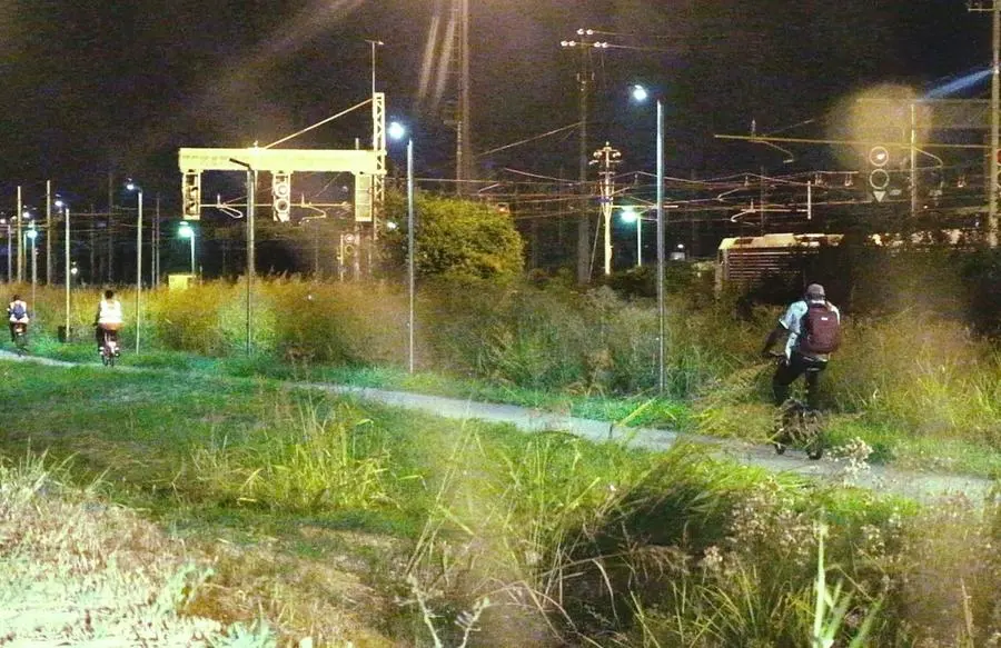 Bologna, gli schiavi della notte. Zero trasporti e sicurezza, così lavorano i fattorini