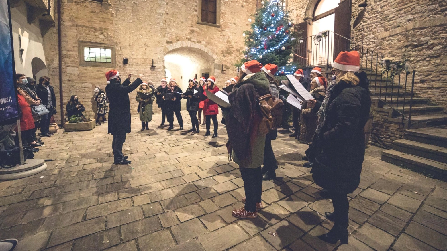 A Frontone un villaggio non basta. Per  Babbo Natale c’è un castello