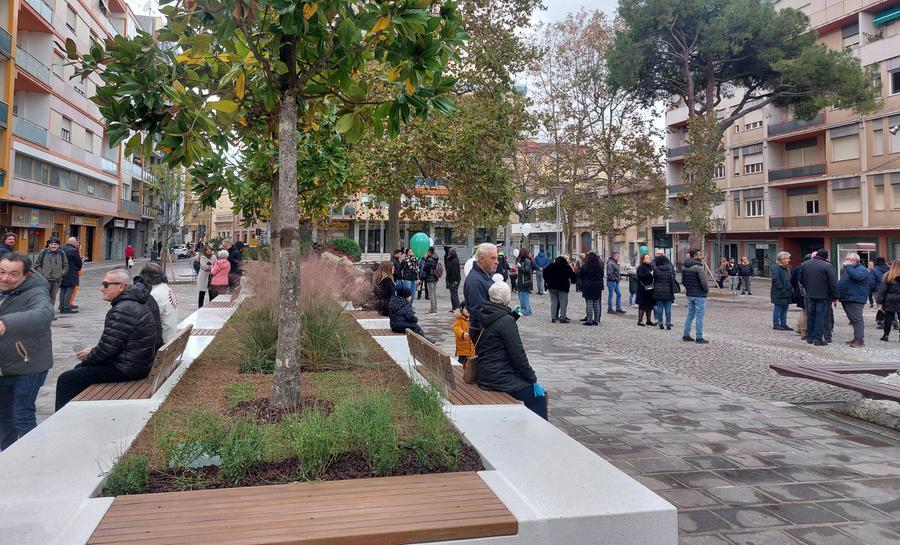 Nuova Piazza Mazzini Vandali Gi In Azione