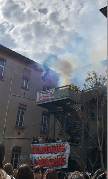 Bologna, occupazione studentesca anche alle scuole Laura Bassi