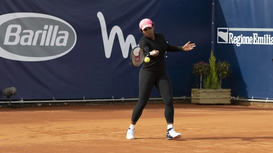 La campionessa americana è arrivata al Tennis Club Parma, dove ha svolto il primo allenamento sotto gli occhi del coach Patrick Mouratoglou, in vista dell'esordio