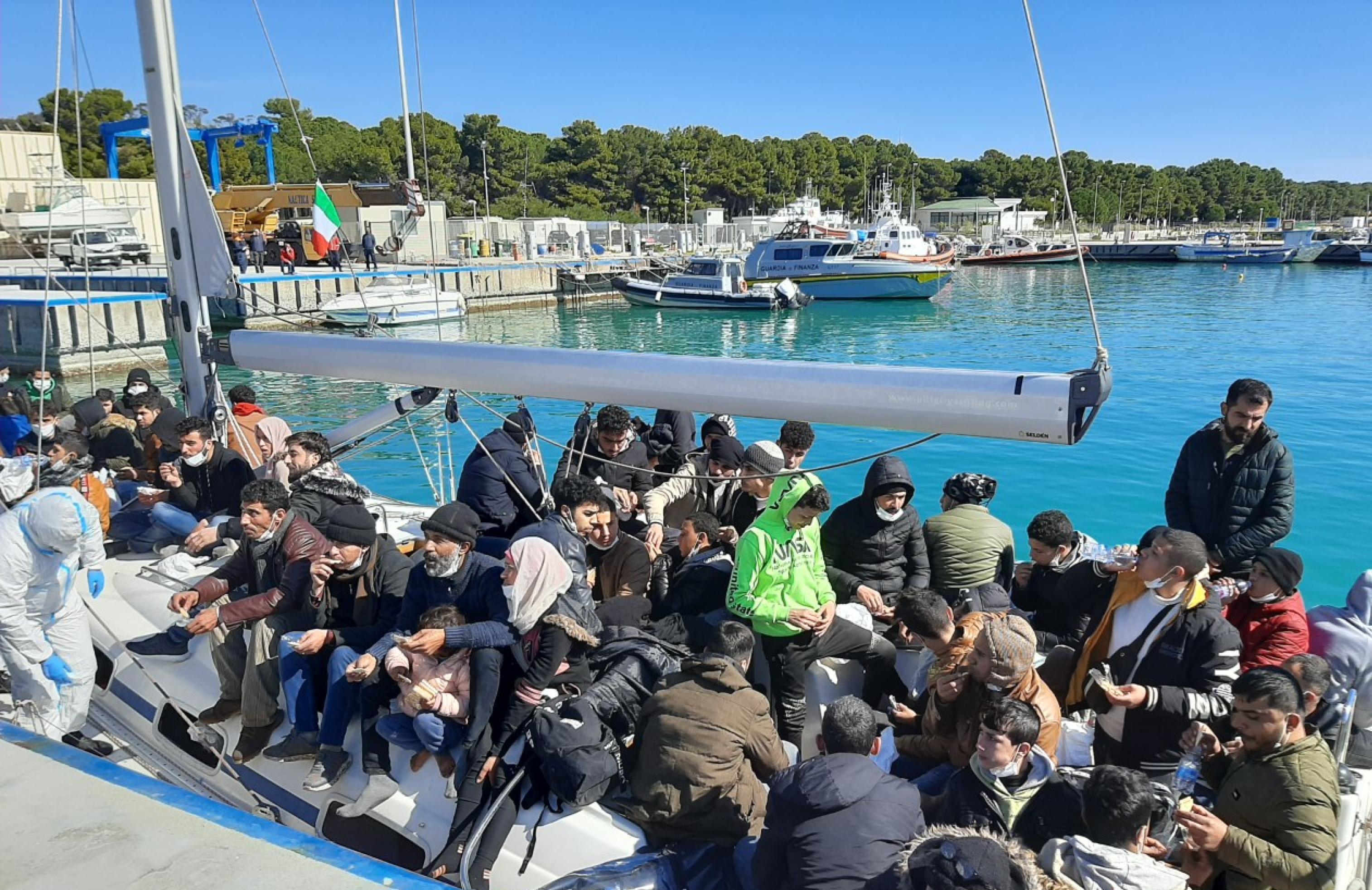 Emergenza Sbarchi Accoglienza Al Collasso Centri Pieni Gli Arrivi Sono Aumentati Del 717