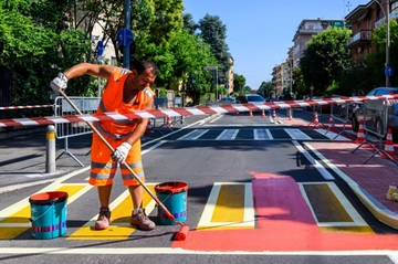 Bologna Città 30, nuove ciclabili rosse. Lepore: “Ci abitueremo al limite di velocità e ci piacerà”