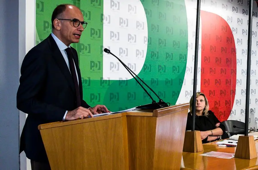 Direzione Pd, Letta: "Togliamoci il doppiopetto: opposizione dura"