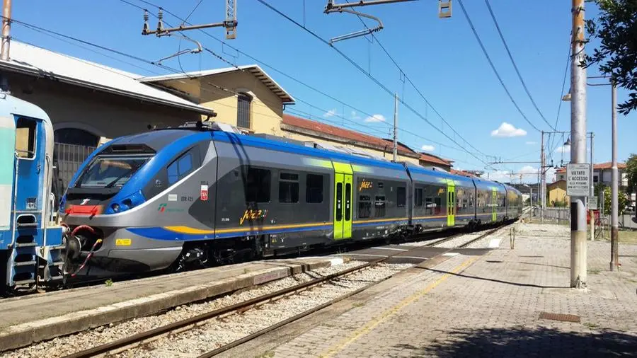 Treni cancellati per Covid in Toscana: interrogazione di Fratelli d'Italia