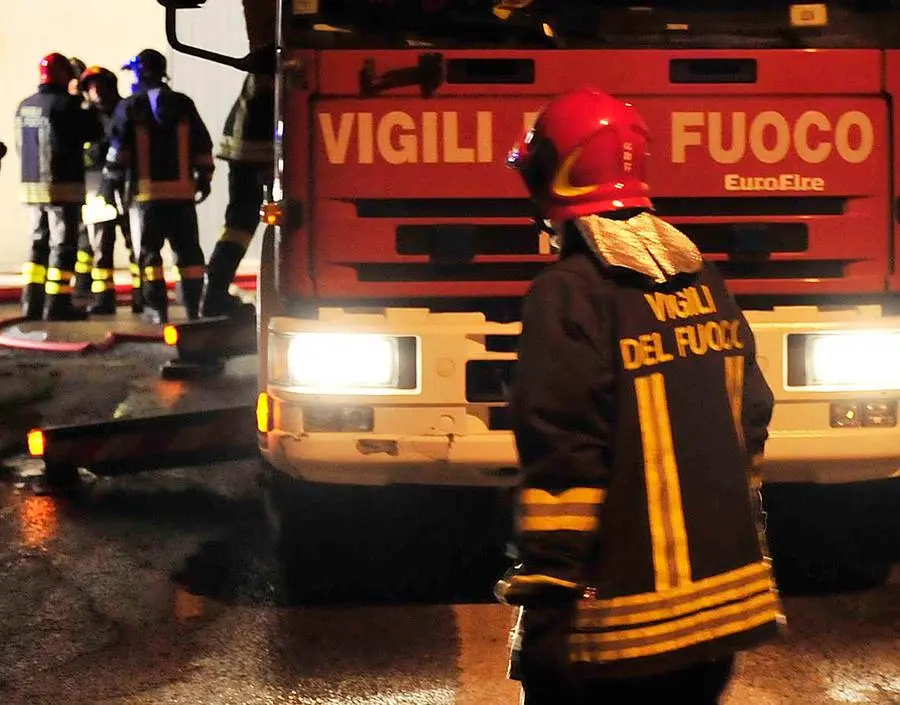 Incendio in una casa del centro a Gallo. Due intossicate in ospedale