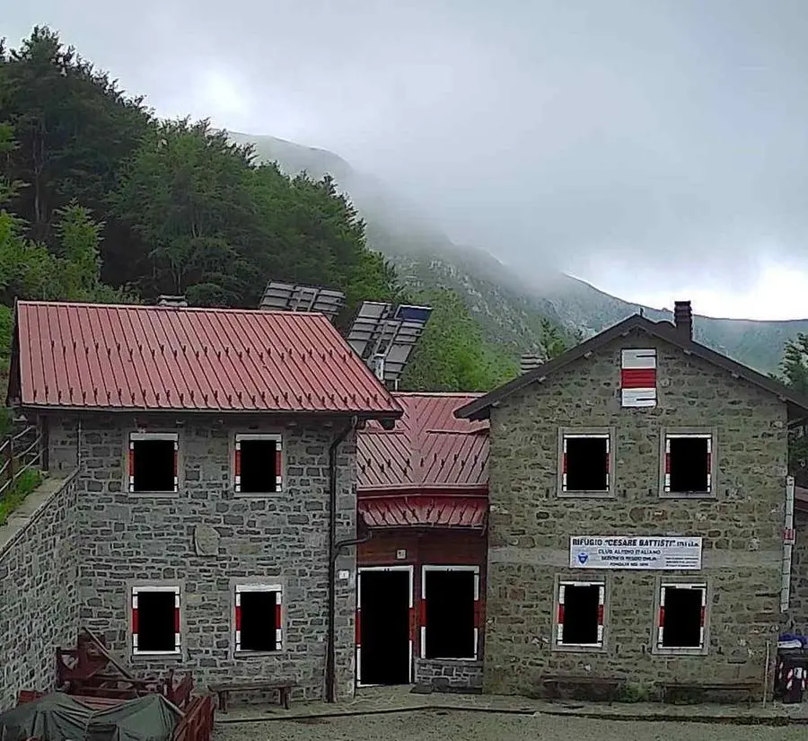 Elicottero precipitato sul monte Cusna: "Era dentro una nuvola"