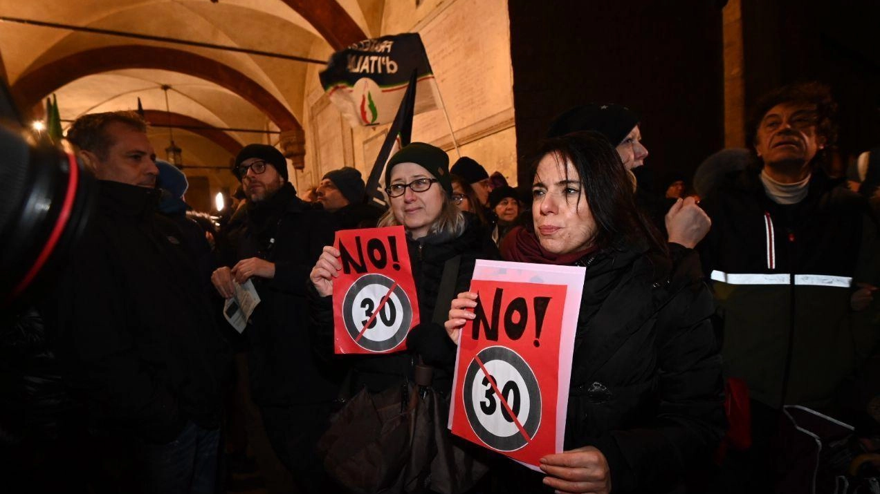 Città 30, Lepore tira dritto. Scontro totale con Salvini