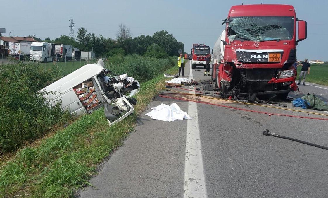 Romea Maledetta Due Morti Tra Le Lamiere Di Un Furgone