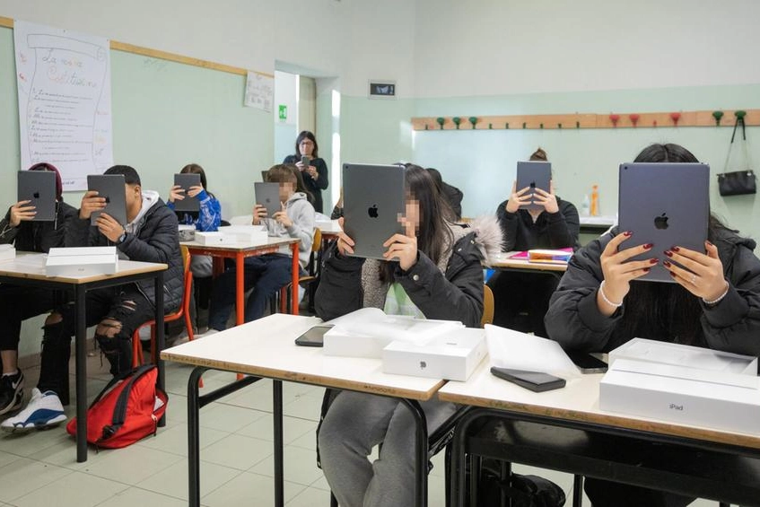 Da gennaio 45 studenti dell’Ipsas Aldrovandi Rubbiani faranno lezione con l'Ipad