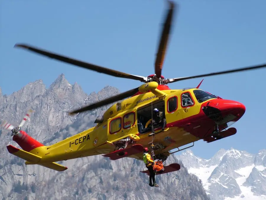 Incidenti Dolomiti, salvataggi in vetta: alpinista ferito, ritrovati due uomini dispersi