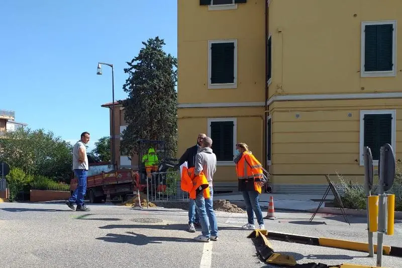 Fuga di gas in centro, evacuata una scuola