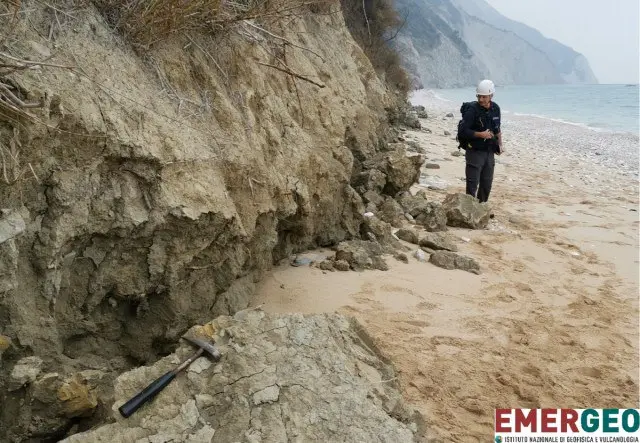 Terremoto oggi Marche, paura delle scosse: guardie aggredite dai detenuti. Diretta