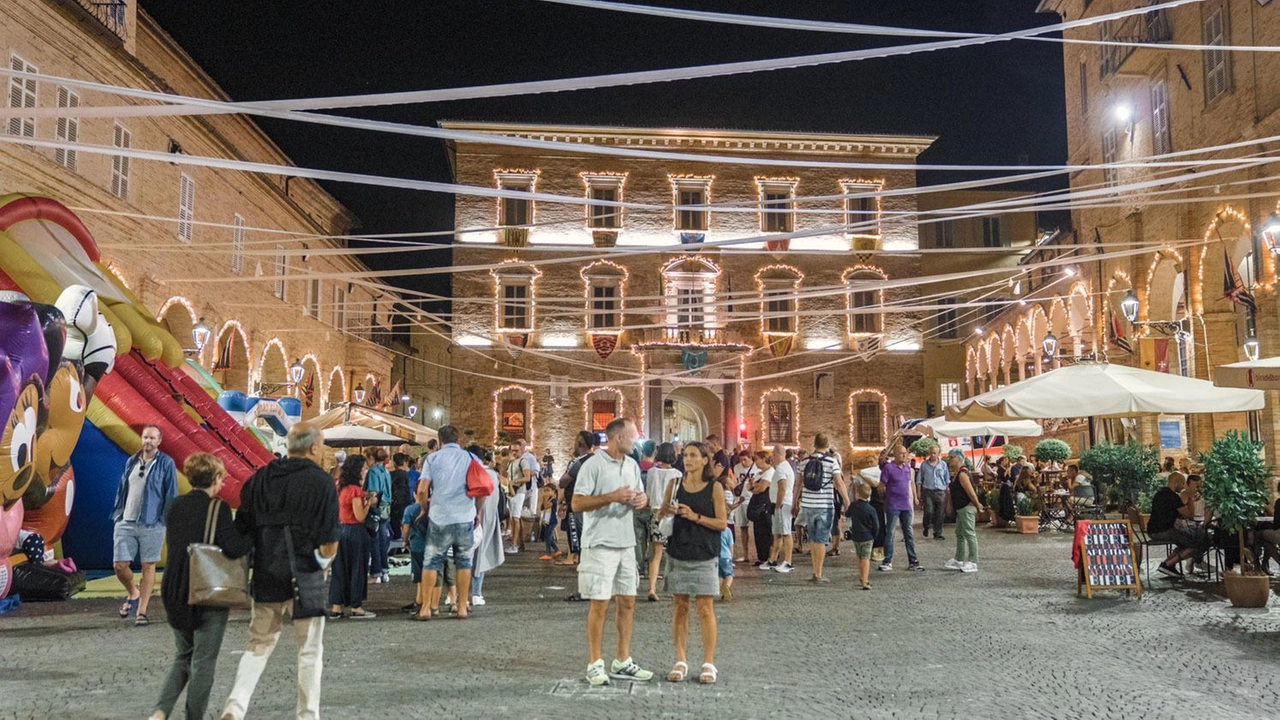 Shopping e spettacoli Sabato la Notte bianca "Sarà qualcosa di magico"