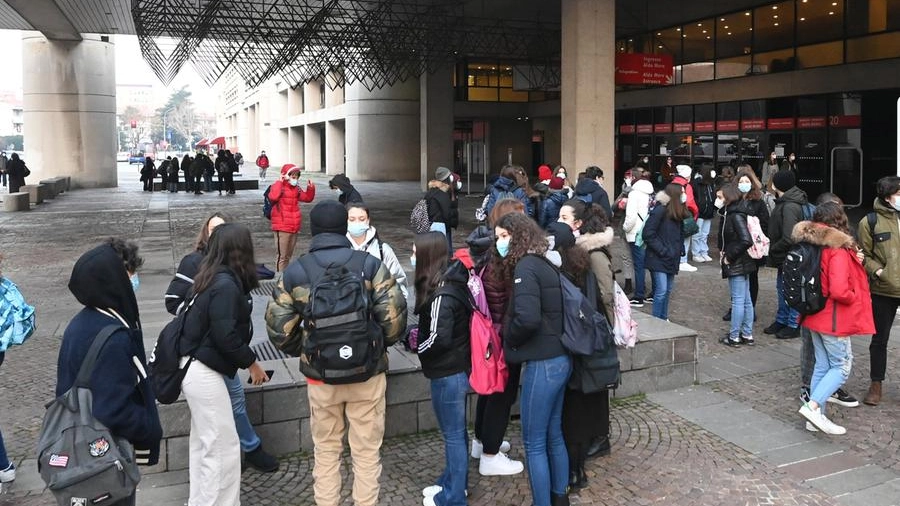 Scuola, rientro in classe delle superiori a Bologna (FotoSchicchi)