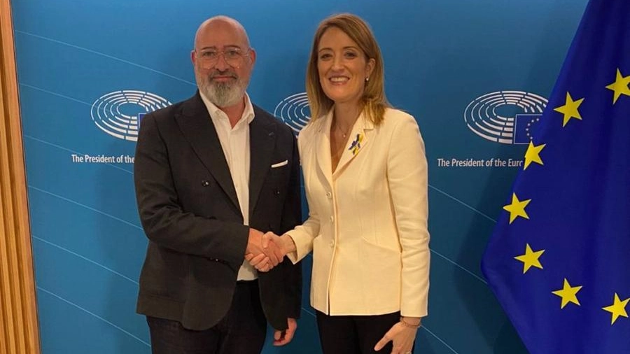 Il presidente dell'Emilia Romagna Stefano Bonaccini con la presidente del Parlamento Europeo Roberta Metsola