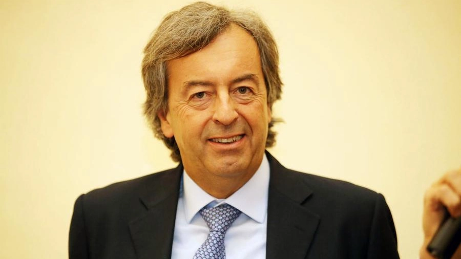 Burioni critico col Governo sulla multa da 100 euro per gli over 50 che non si vaccinano