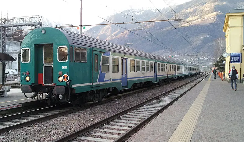 Senigallia, suicidio sui binari. Treni in ritardo