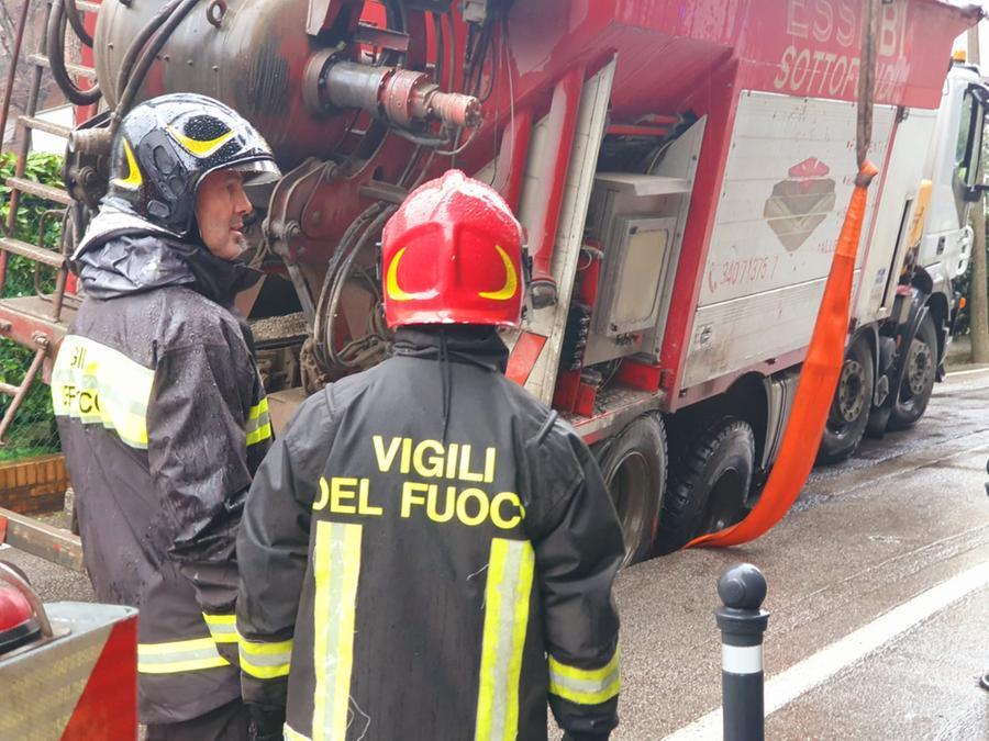 Incendio Oggi Pesaro Fiamme In Cucina Nella Notte Anziana Evacuata