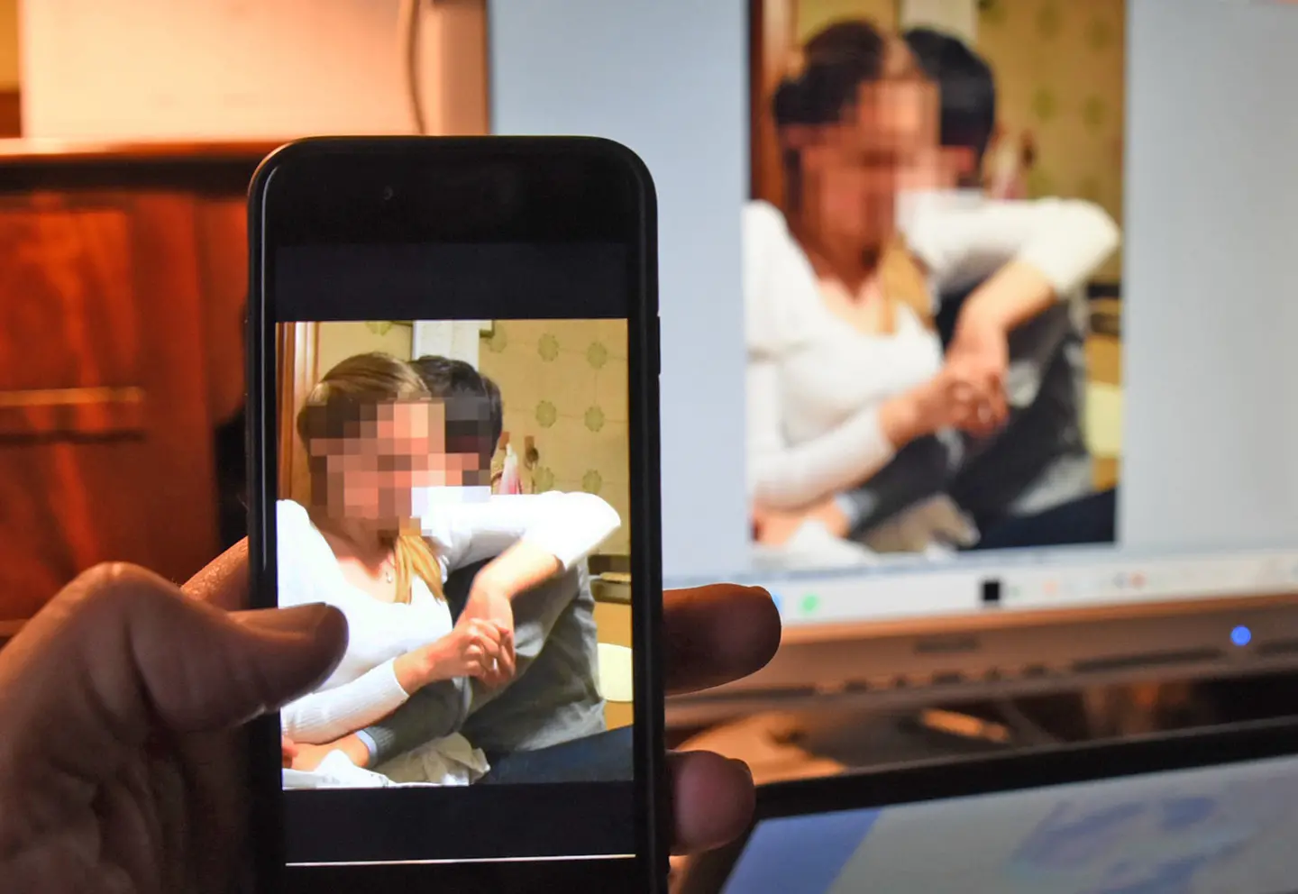 Revenge porn, la vittima “Ricattata sul web con le foto osé” Immagine foto