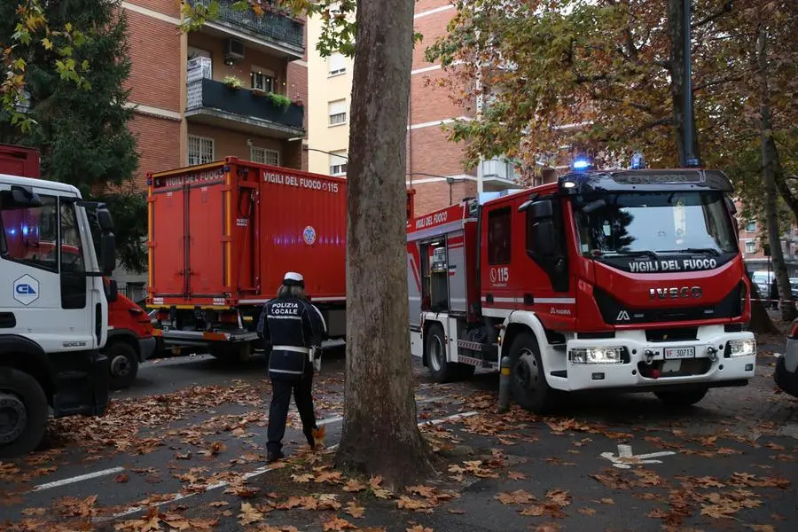 Bologna, fuga di gas in via Valdossola: condominio evacuato