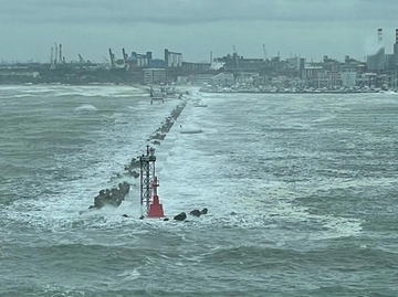 Mareggiata a Cesenatico, allagamento del Bagno Bertino a Valverde