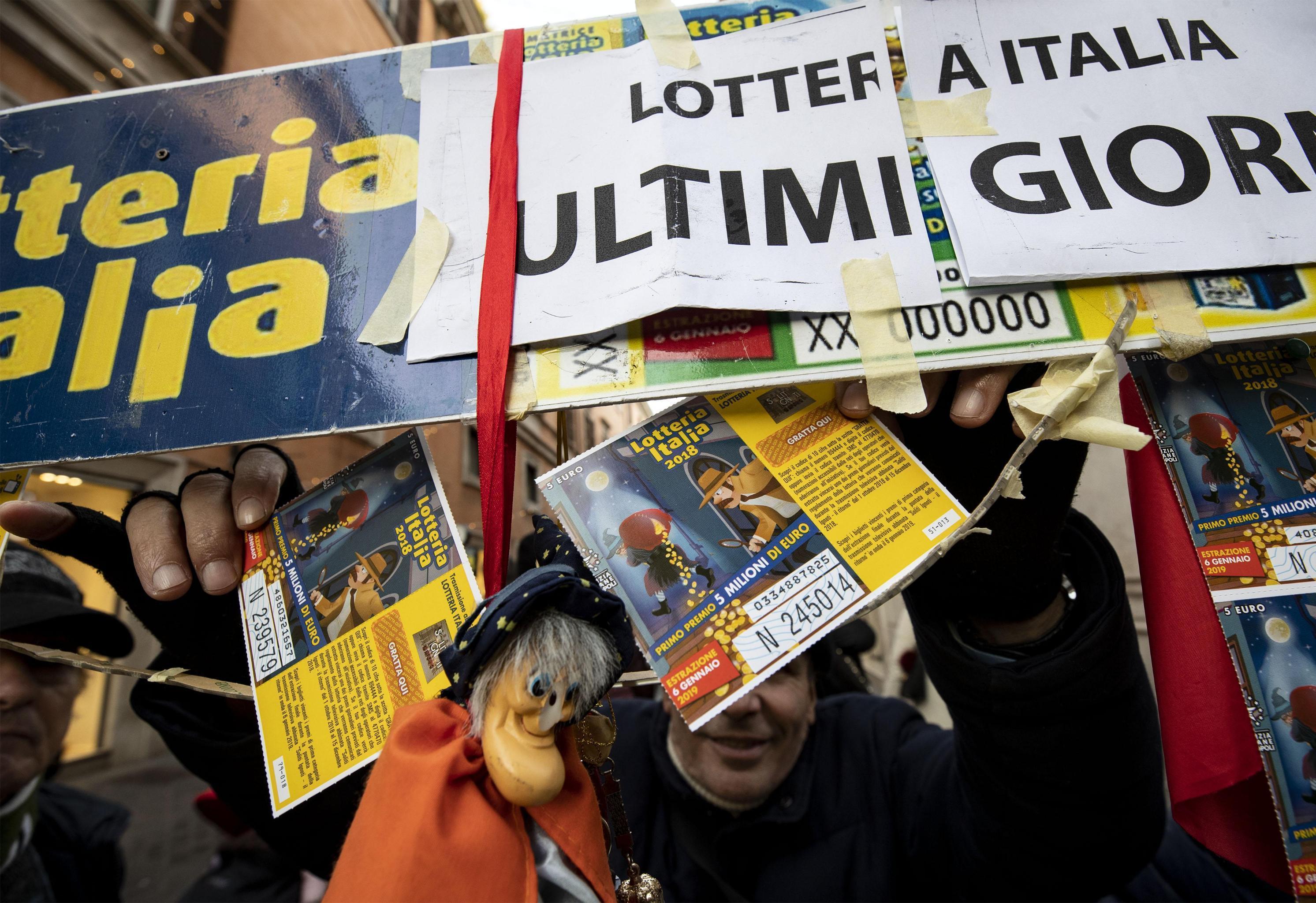 La Dea Bendata Sotto Le Due Torri Vinti 100mila Euro Alla Lotteria Italia