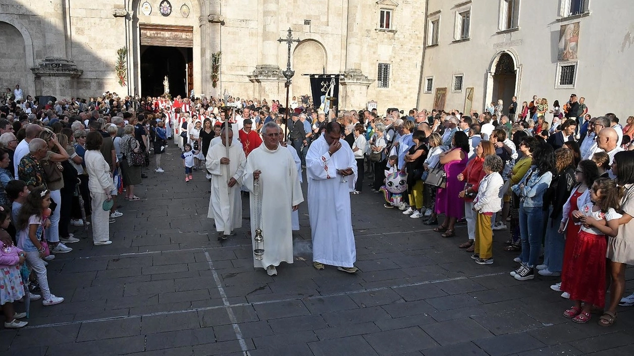 Dall’alba con la benedizione delle piantine sul sagrato del duomo agli eventi in centro: la pioggia non ha creato disagi alla ricorrenza