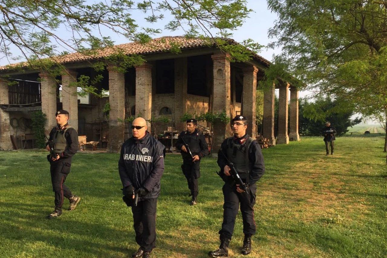 Le ricerche dei carabinieri di Faenza nella zona al confine tra il lughese e il ferrarese 