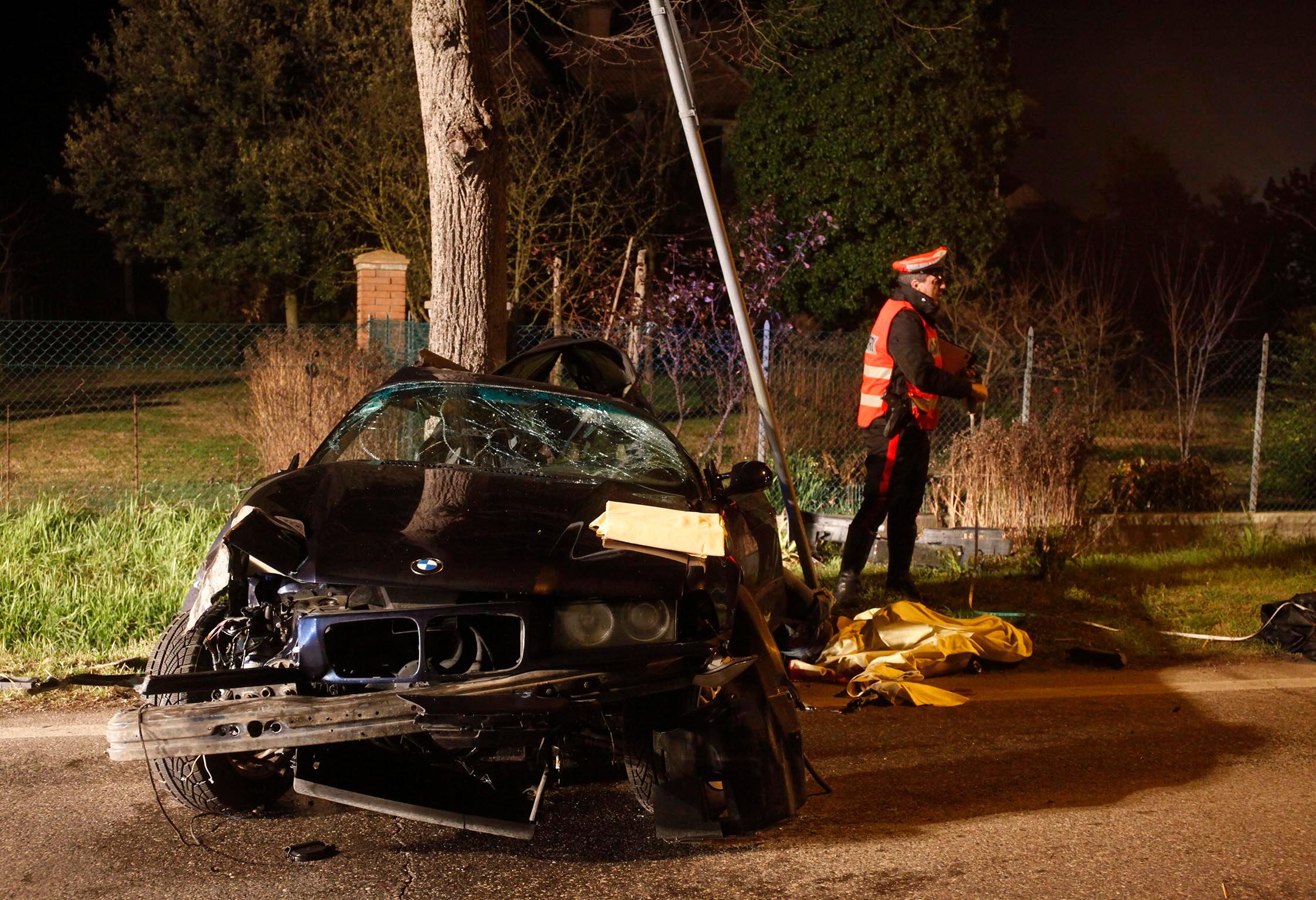 Ravenna, Incidente Con L'auto Fuori Strada. Morto Un Ragazzo Di 23 Anni