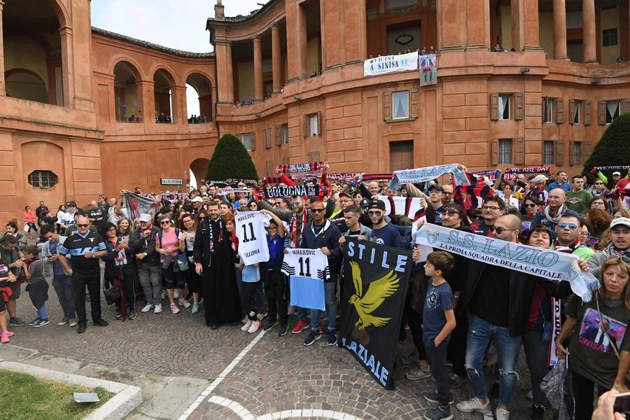 La processione a San Luca organizzata dai tifosi (Schicchi)