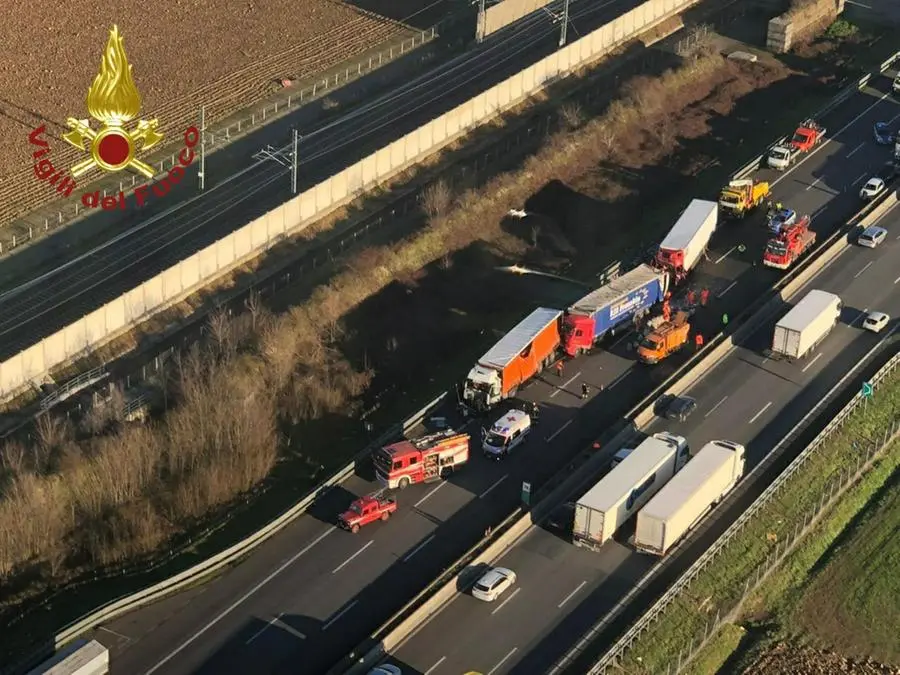 Incidente A1, ore 20.15: riaperto tratto tra Fiorenzuola e Parma. Traffico intenso