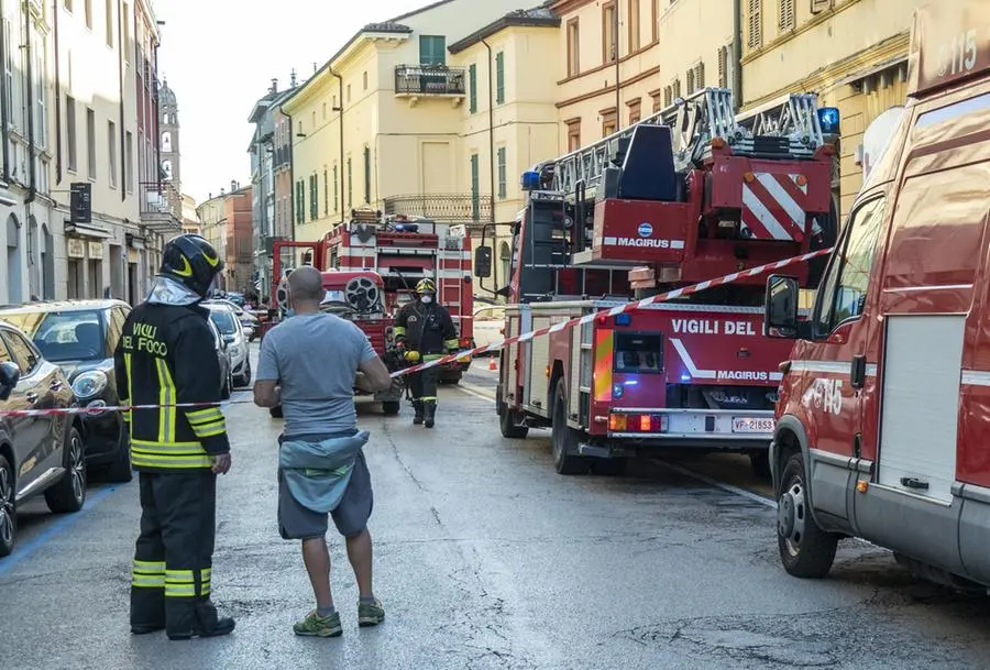 Incendio, intossicato l’inquilino