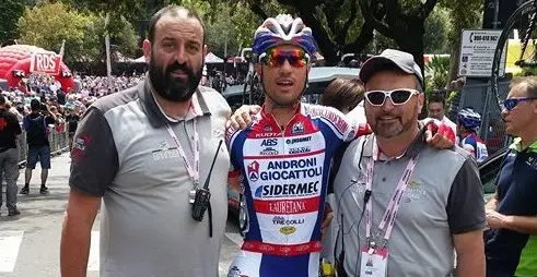 Giro d'Italia, Scarpetta scorta la carovana rosa