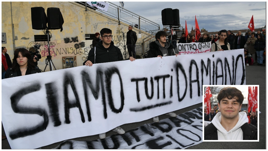 Manifestazione in sostegno di Damiano Cassanelli, il ragazzo sospeso a Modena (foto Fiocchi)