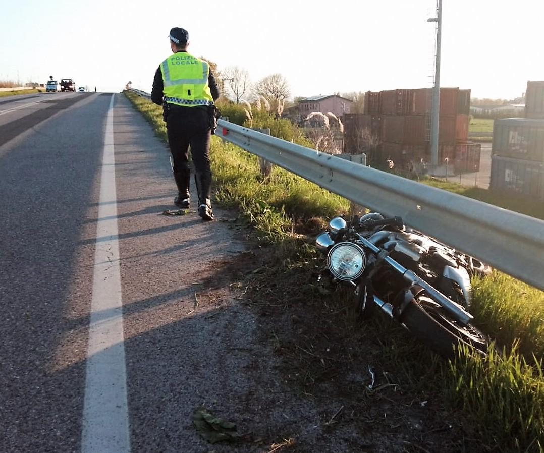 Scontro Tra Moto E Furgone Gravissimo Centauro Di 45 Anni