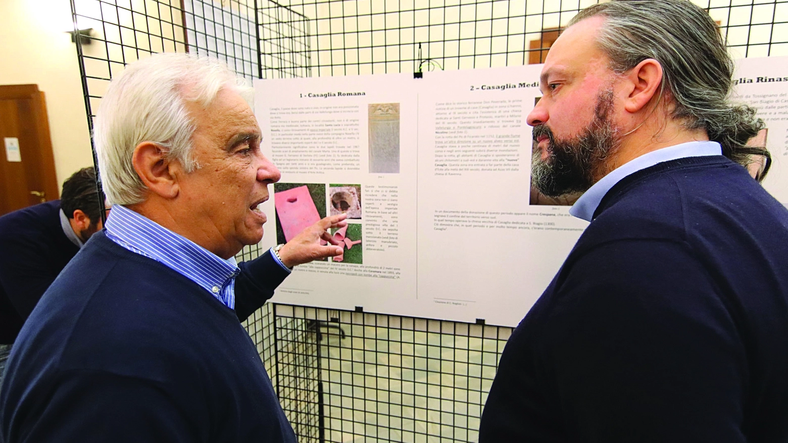 Il sindaco Alan Fabbri con Marco Tironi, esperto della storia della frazione