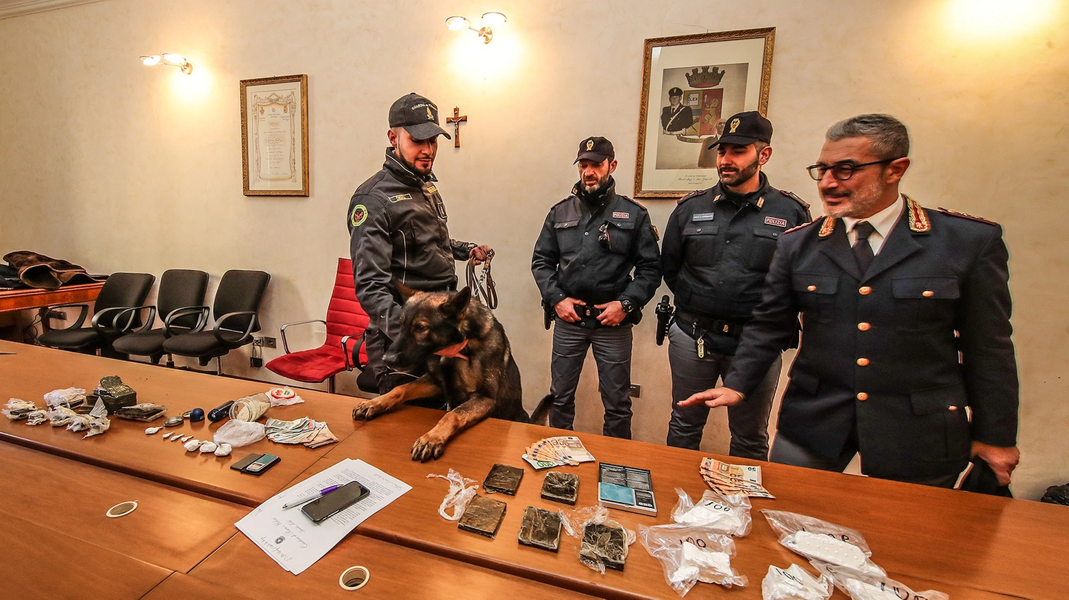 Pesaro, operazione anti droga di Polizia e Finanza (Fotoprint)