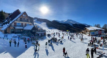 Neve sul Cimone, finalmente piste imbiancate e si scia