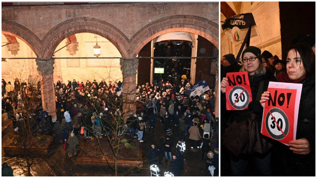 La protesta contro Bologna 30 in Comune (foto Schicchi)