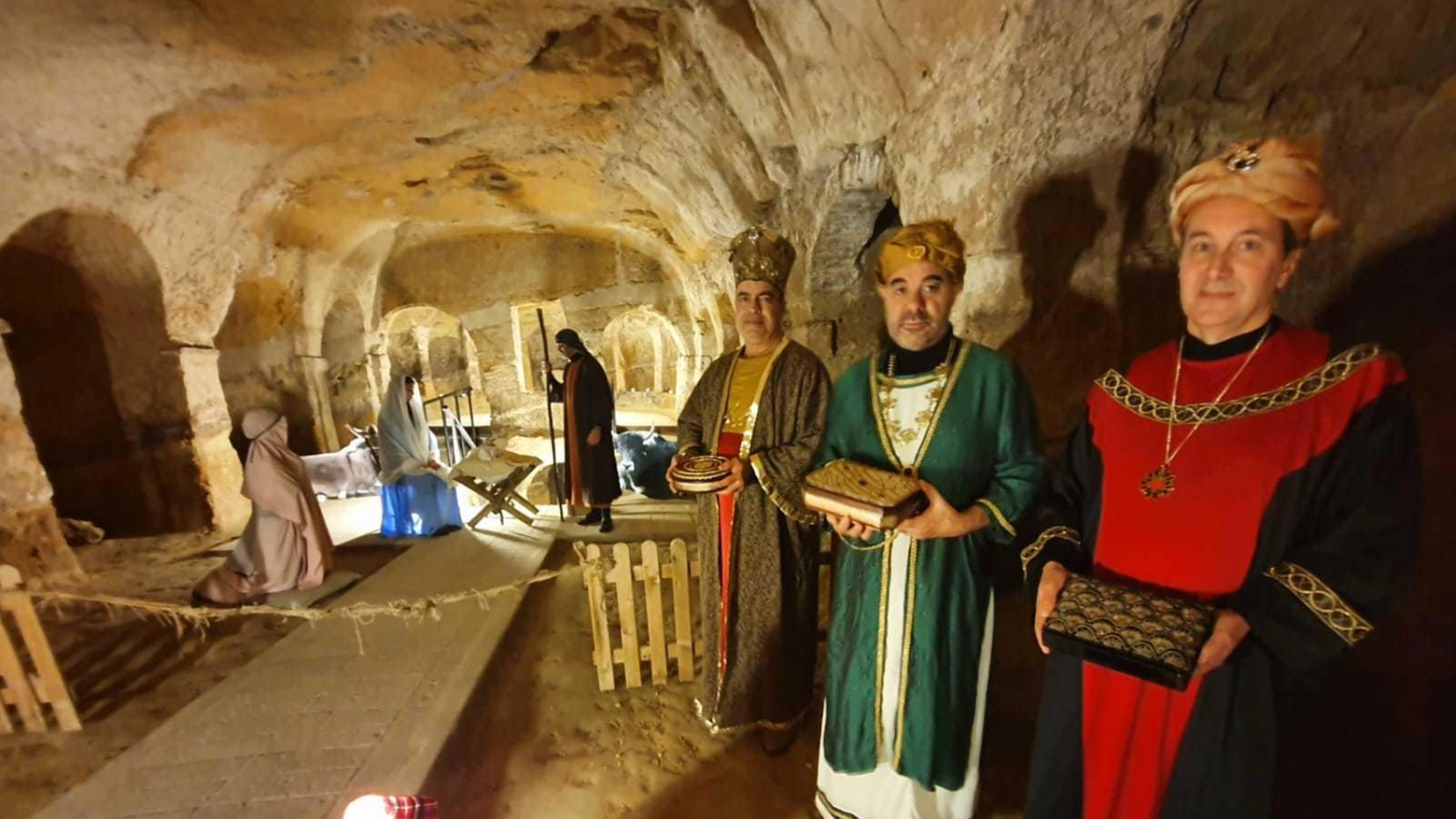 Show a Camerano  Sacra Famiglia e Re Magi dentro una vera grotta: "Scenario da brivido"